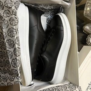 🖤🤍Mens Black & White Size 10 Alexander McQueen sneakers
